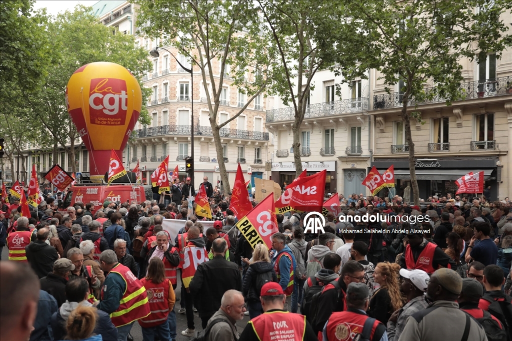 Fransa’da işçiler çalışma koşullarını protesto etti