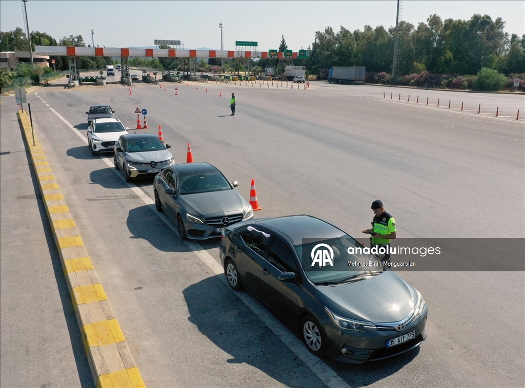 Otoyol jandarması trafik güvenliği için bayramı yolda geçirecek