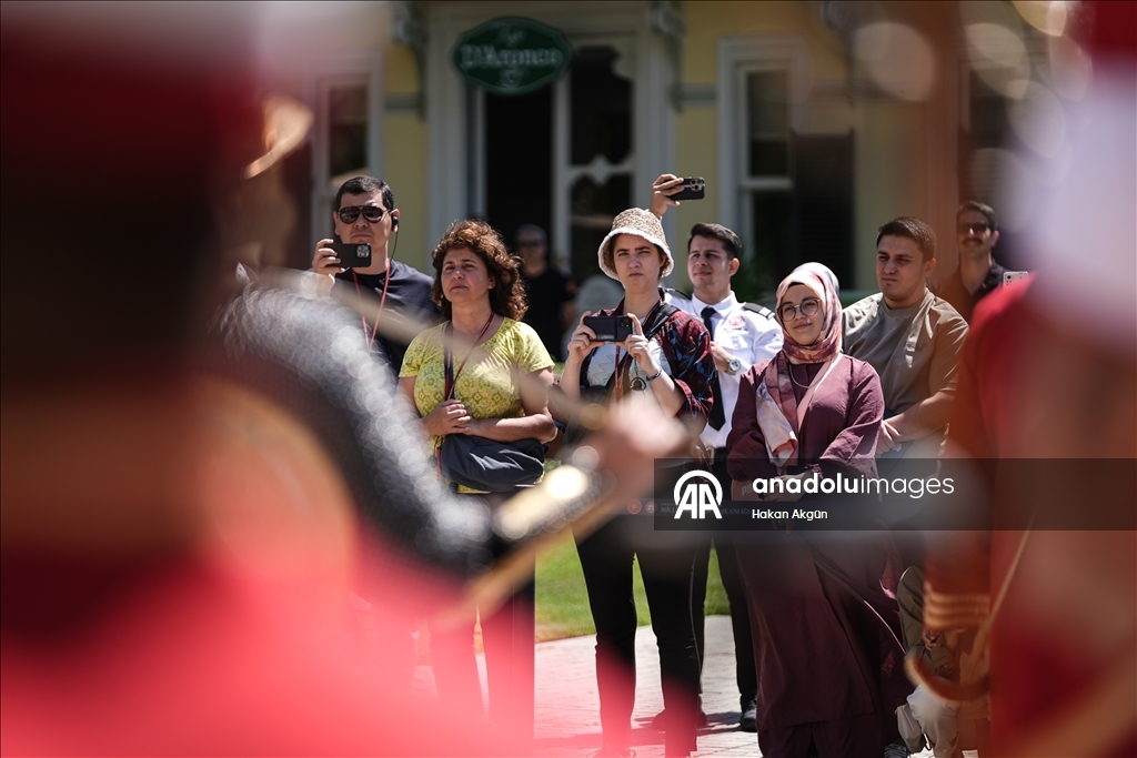 Yıldız Sarayı'nda Mehteran Birliği gösterisi düzenlendi