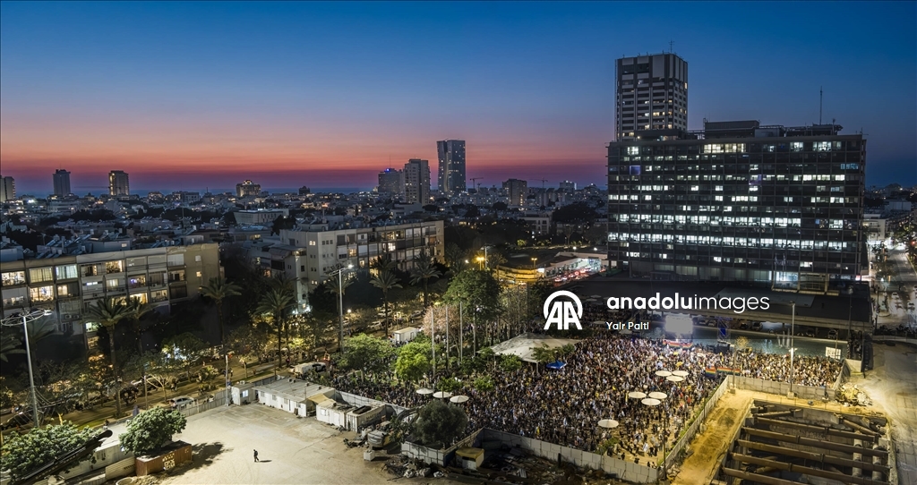 Tel Aviv'de yüzlerce İsrailli protesto gösterisi düzenledi