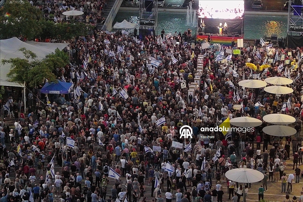 Tel Aviv'de yüzlerce İsrailli protesto gösterisi düzenledi