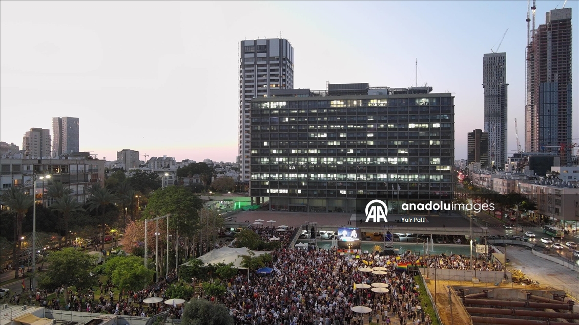Tel Aviv'de yüzlerce İsrailli protesto gösterisi düzenledi