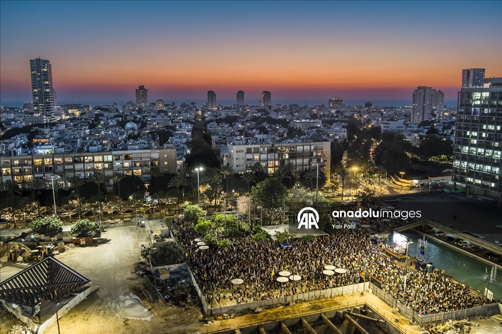 Tel Aviv'de yüzlerce İsrailli protesto gösterisi düzenledi