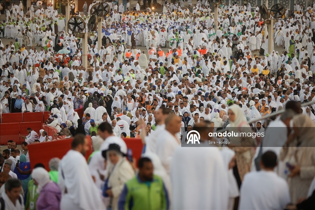 Prospective Muslim pilgrims at Arafat in Mecca