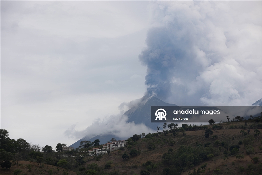 Guatemala’daki Fuego Yanardağı patladı, yüzlerce kişi tahliye edildi