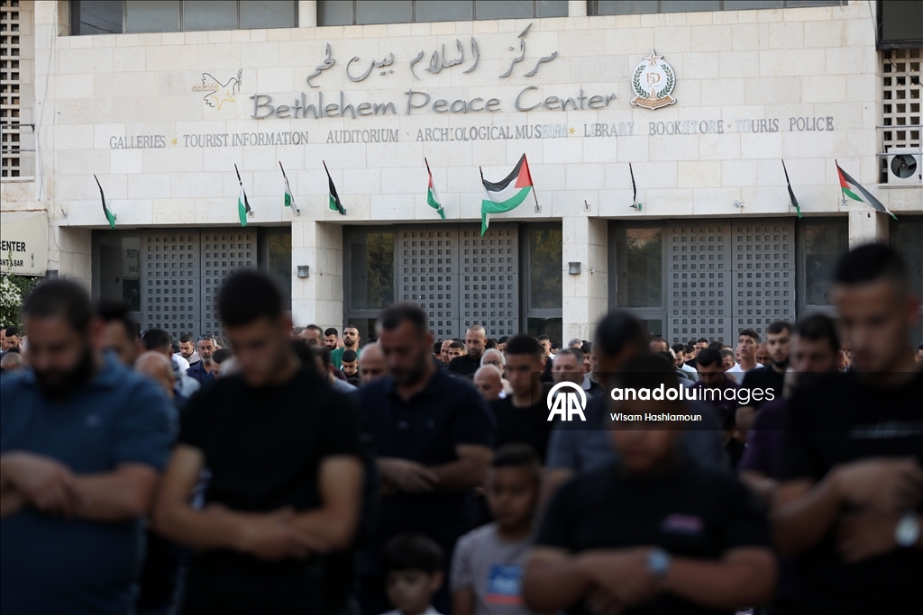 فلسطينيو الضفة يؤدون صلاة العيد وسط عدوان إسرائيلي متواصل