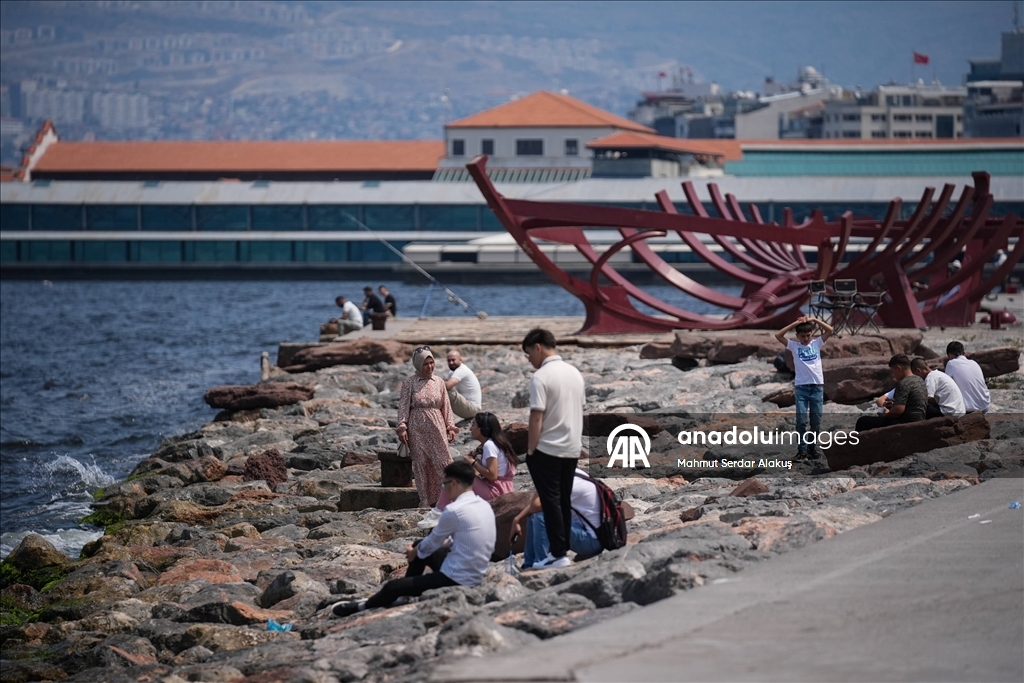 İzmir'de kent merkezinde bayram sessizliği hakim