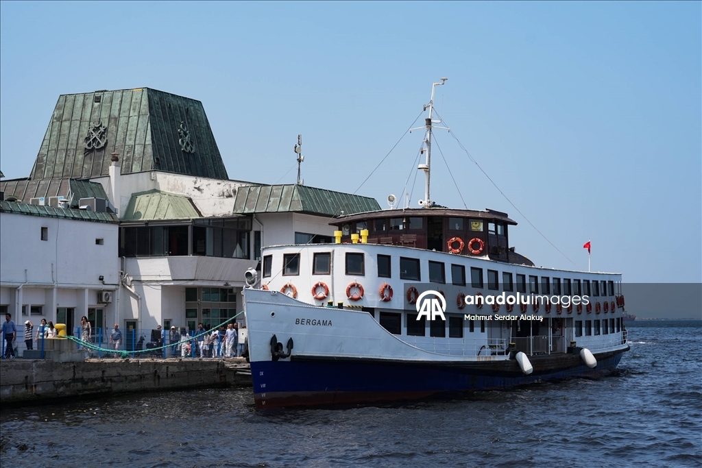 İzmir'de kent merkezinde bayram sessizliği hakim