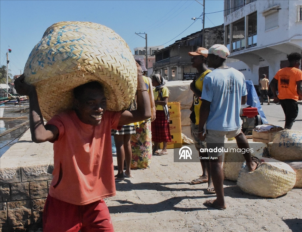 Madagaskar'ın kıyı kenti Mahajanga'da günlük yaşam