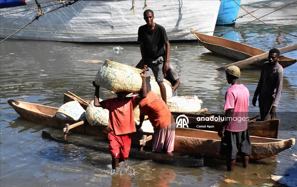 Madagaskar'ın kıyı kenti Mahajanga'da günlük yaşam