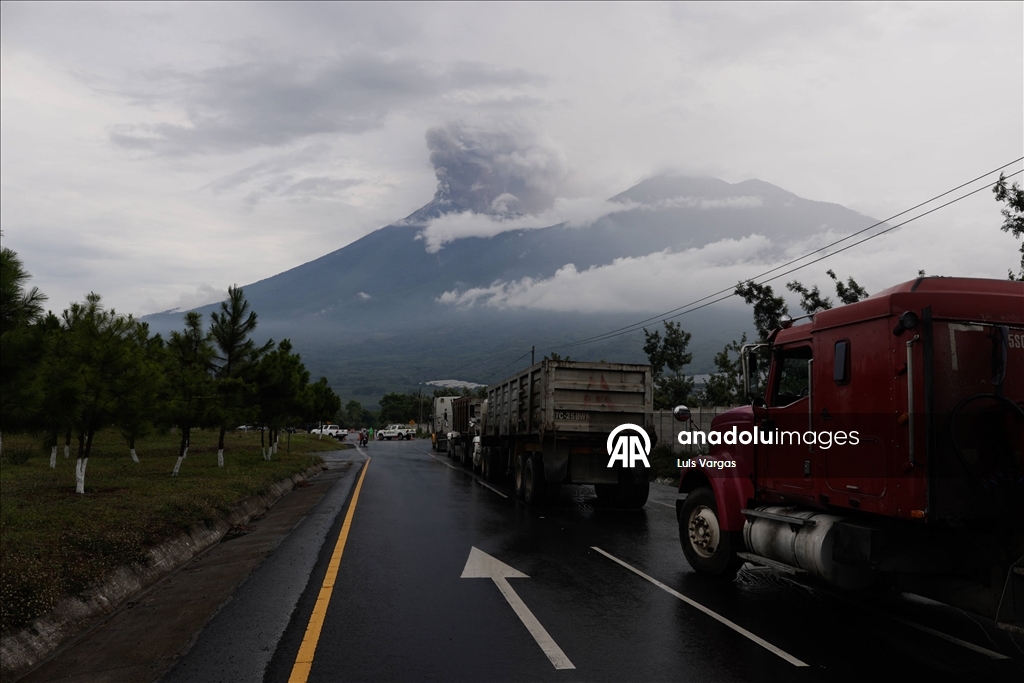 Guatemala’daki Fuego Yanardağı patladı, yüzlerce kişi tahliye edildi