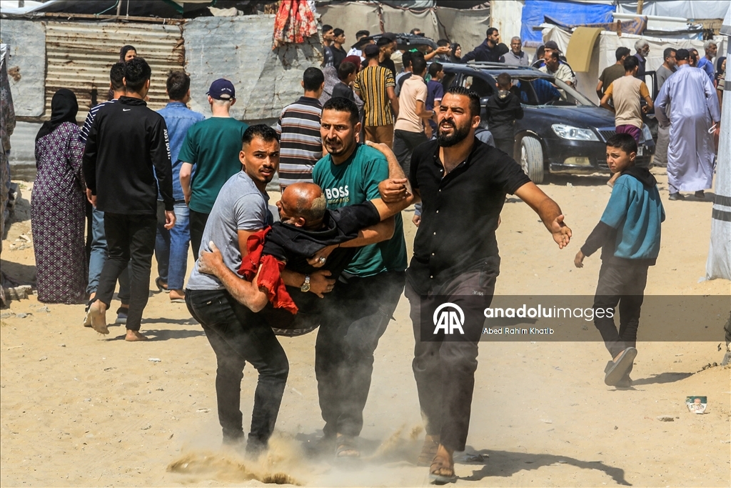 İsrail, bayram sabahı da Gazze Şeridi'ne saldırılarına devam etti