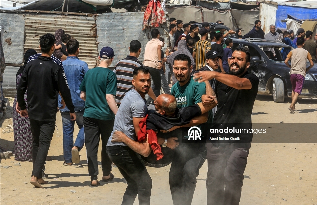 İsrail, bayram sabahı da Gazze Şeridi'ne saldırılarına devam etti