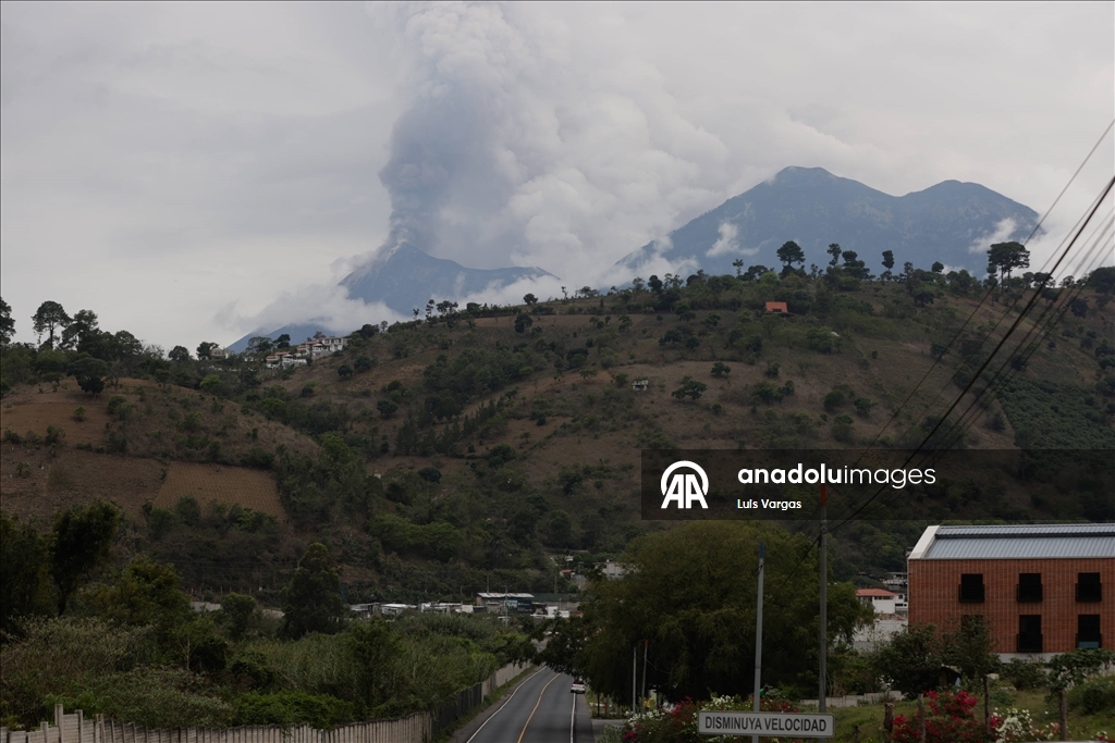 Guatemala’daki Fuego Yanardağı patladı, yüzlerce kişi tahliye edildi
