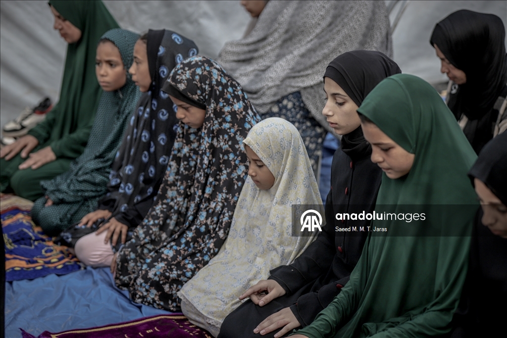 صلاة عيد الأضحى في غزة وسط الخيام