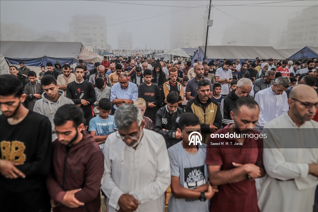 صلاة عيد الأضحى في غزة وسط الخيام