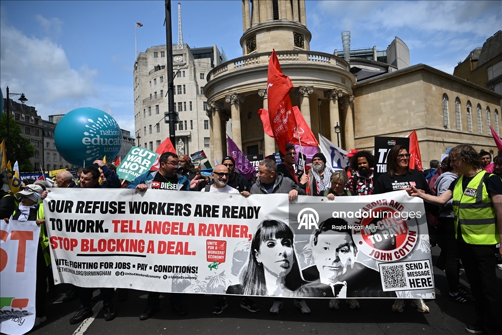 Londra’da Kemer Sıkma Protestosu