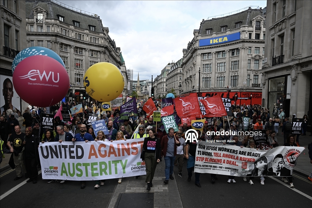 Londra’da Kemer Sıkma Protestosu