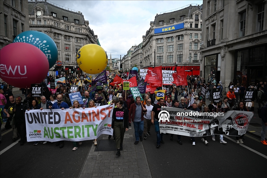 Londra’da Kemer Sıkma Protestosu