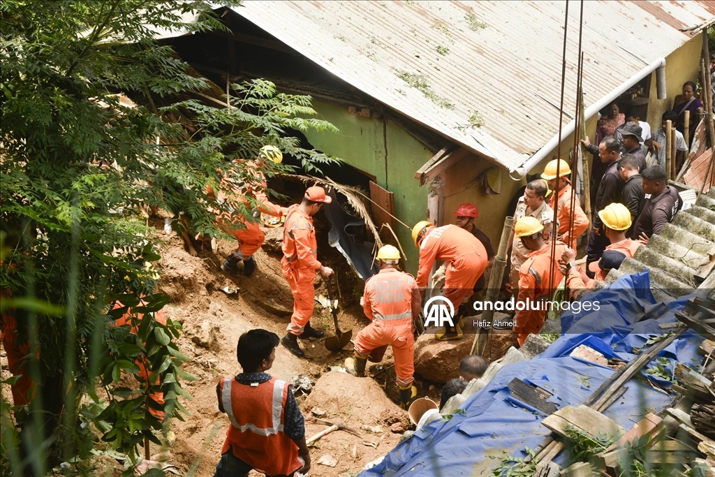 Hindistan’ın Guwahati şehrinde heyelan: Bir kişi mahsur kaldı, iki ev yıkıldı