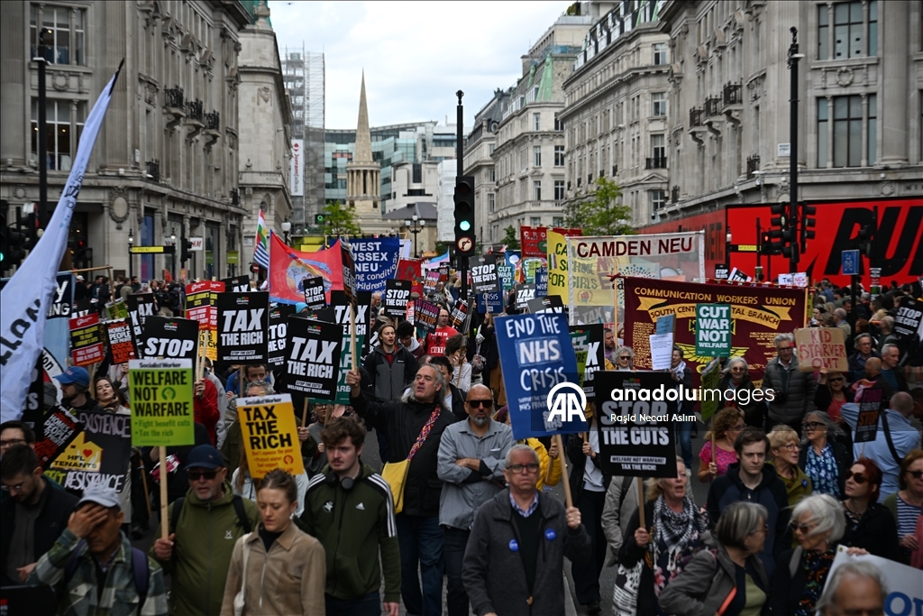 Londra’da Kemer Sıkma Protestosu