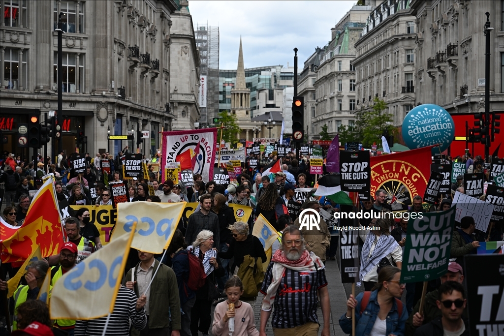 Londra’da Kemer Sıkma Protestosu