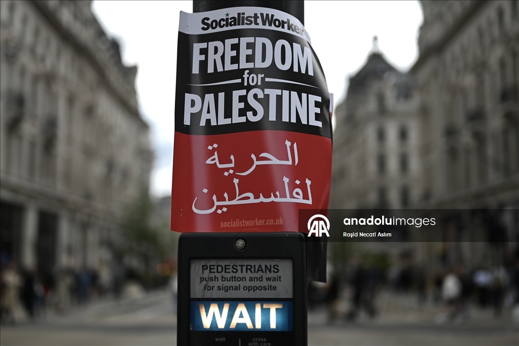 Londra’da Kemer Sıkma Protestosu
