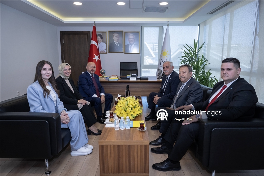 İYİ Parti Genel Merkezi'nde siyasi partiler arası bayramlaşma