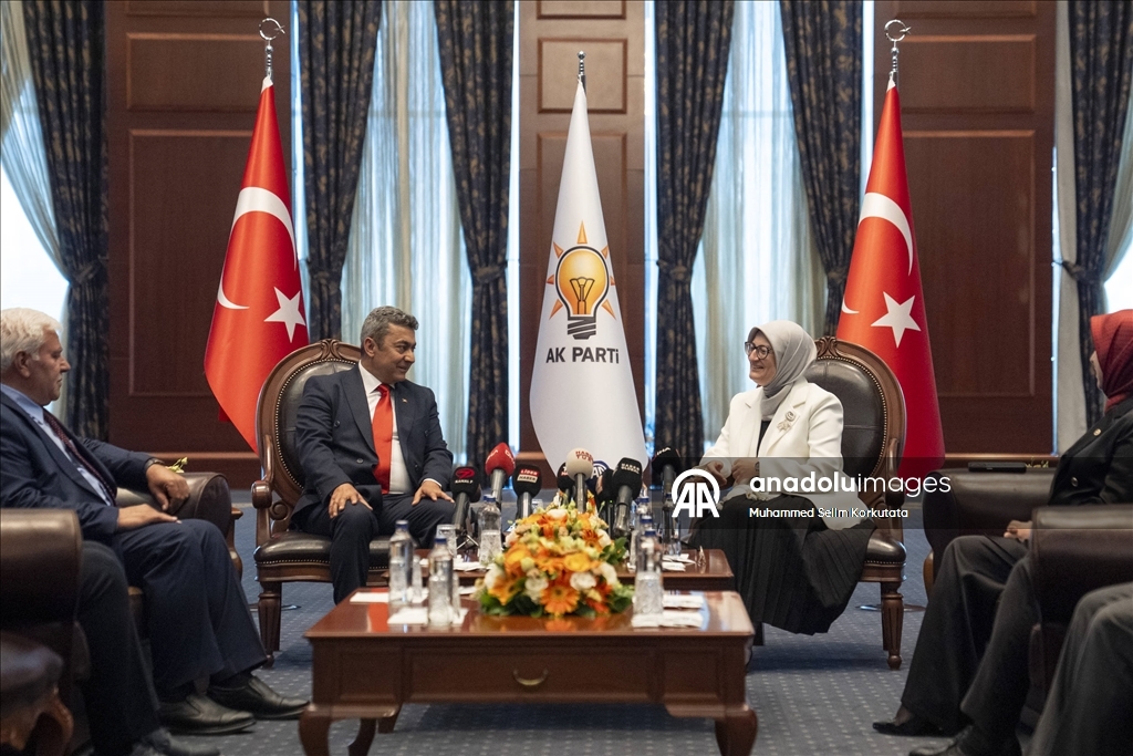 AK Parti Genel Merkezi'nde siyasi partiler arası bayramlaşma