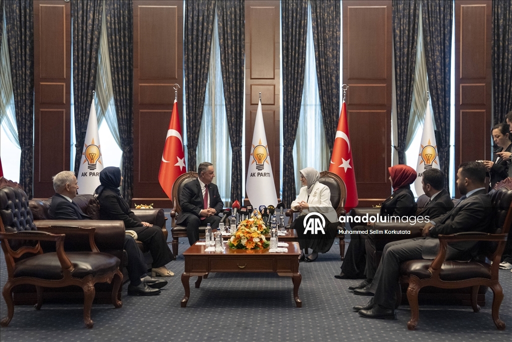 AK Parti Genel Merkezi'nde siyasi partiler arası bayramlaşma
