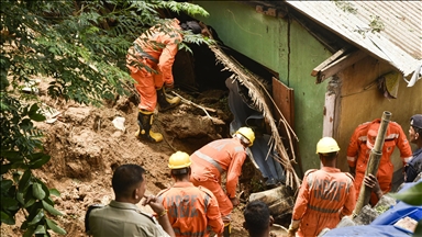 Hindistan’ın Guwahati şehrinde heyelan: Bir kişi mahsur kaldı, iki ev yıkıldı