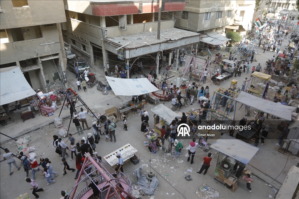 Suriye'nin başkenti Şam'da Filistinlilerin yaşadığı Yarmuk Kampı'nda Kurban Bayramı