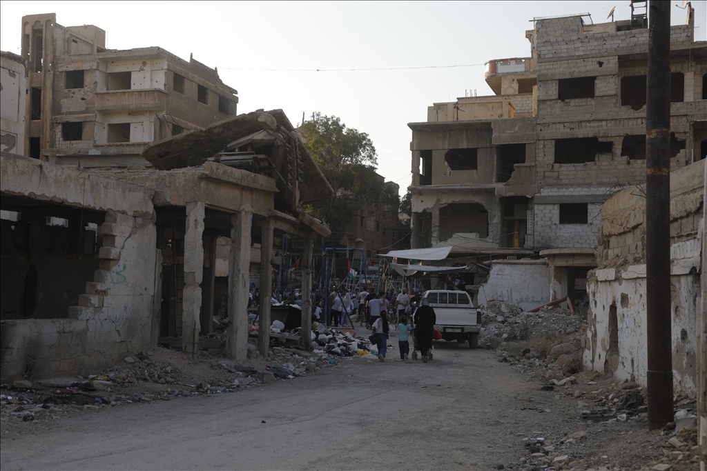 Suriye'nin başkenti Şam'da Filistinlilerin yaşadığı Yarmuk Kampı'nda Kurban Bayramı