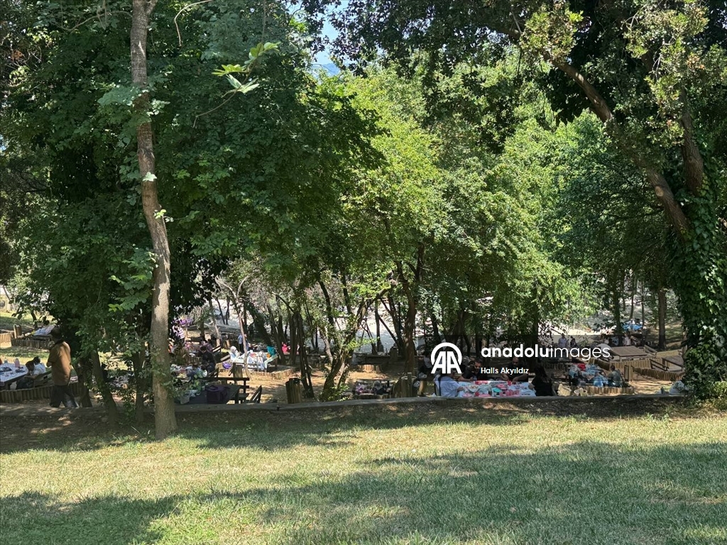 İstanbul'da bayramın üçüncü gününde vatandaşlar sahil ve parklara akın etti