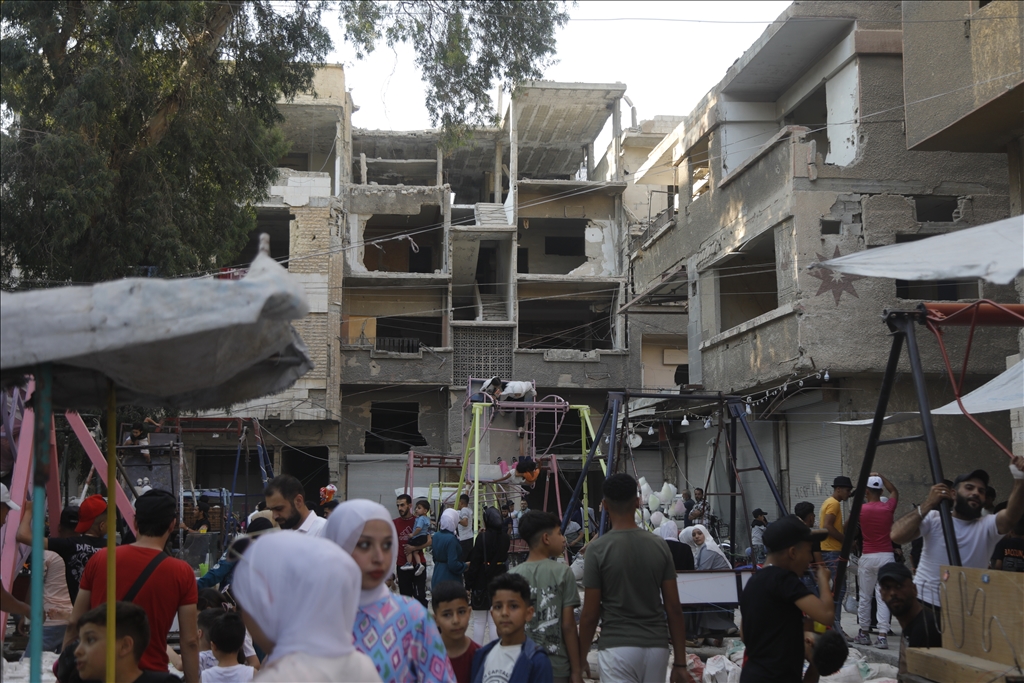Suriye'nin başkenti Şam'da Filistinlilerin yaşadığı Yarmuk Kampı'nda Kurban Bayramı