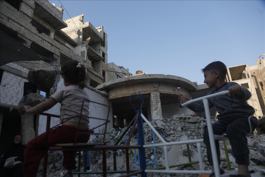 Suriye'nin başkenti Şam'da Filistinlilerin yaşadığı Yarmuk Kampı'nda Kurban Bayramı