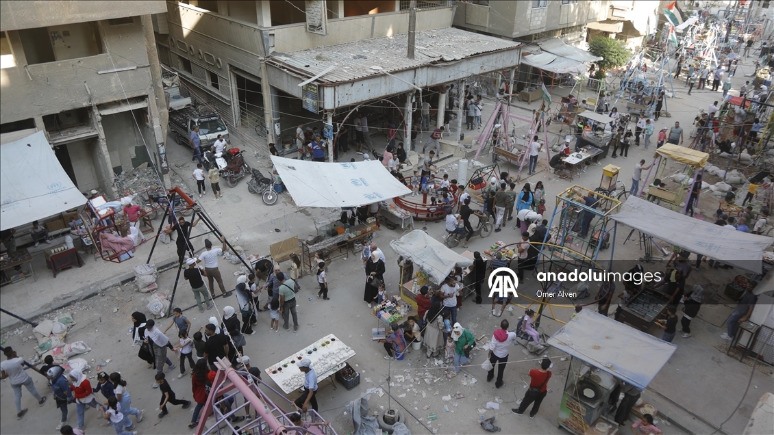 Suriye'nin başkenti Şam'da Filistinlilerin yaşadığı Yarmuk Kampı'nda Kurban Bayramı