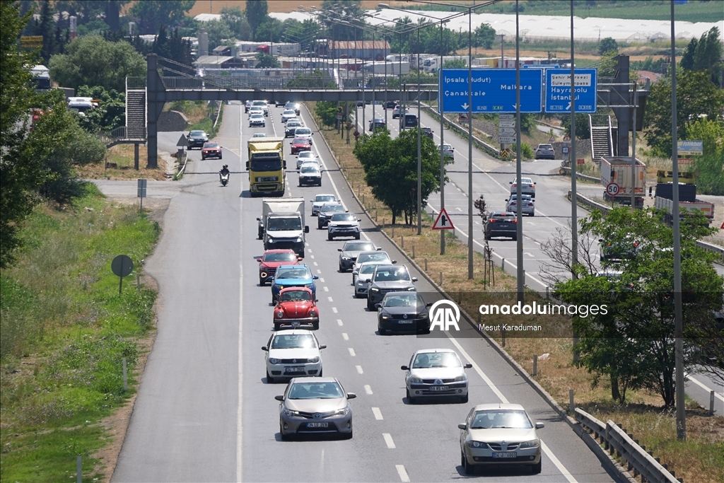 Tekirdağ-İstanbul yolunda bayram tatilinden dönüş yoğunluğu başladı