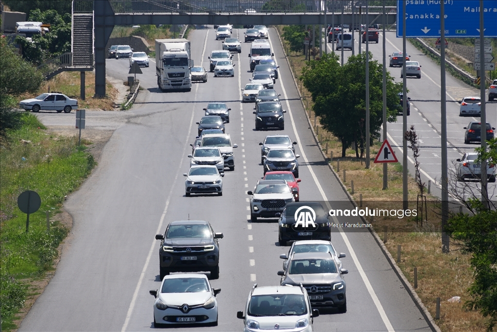 Tekirdağ-İstanbul yolunda bayram tatilinden dönüş yoğunluğu başladı