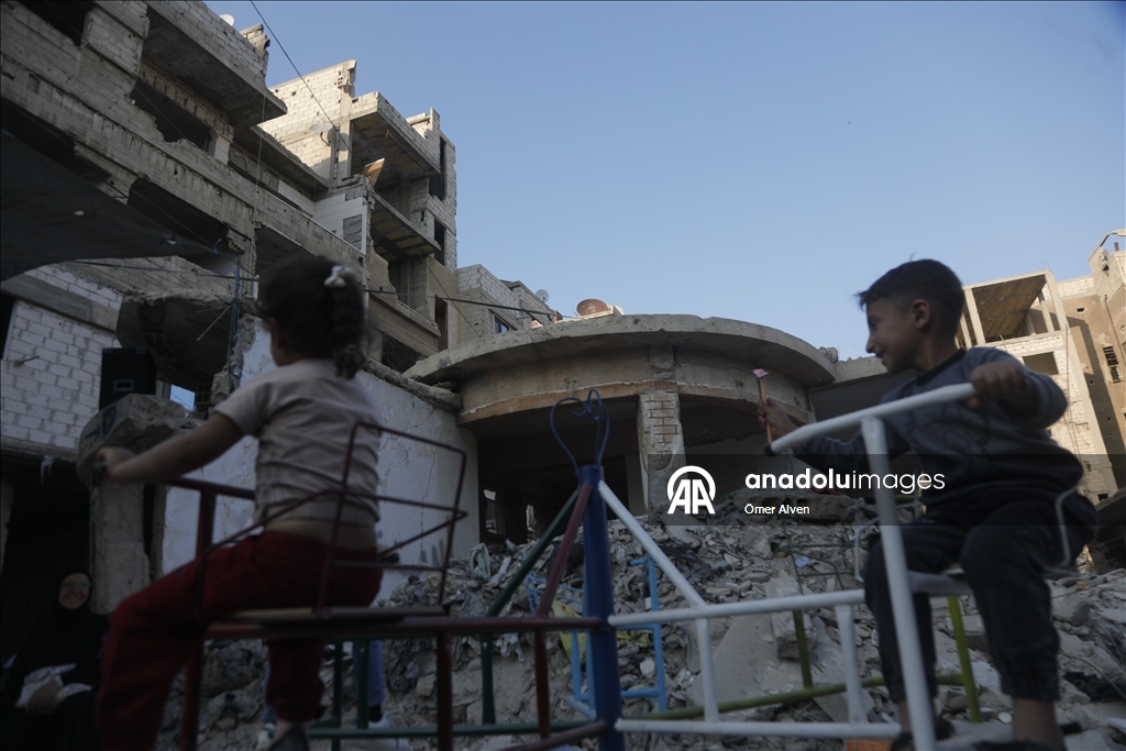 Suriye'nin başkenti Şam'da Filistinlilerin yaşadığı Yarmuk Kampı'nda Kurban Bayramı