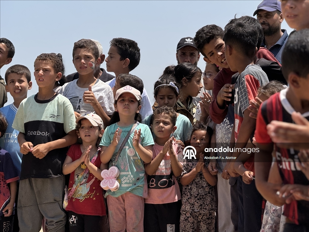 Gönüllü gençler, savaşın masum mağdurları Gazzeli çocukların yüzünü güldürdü