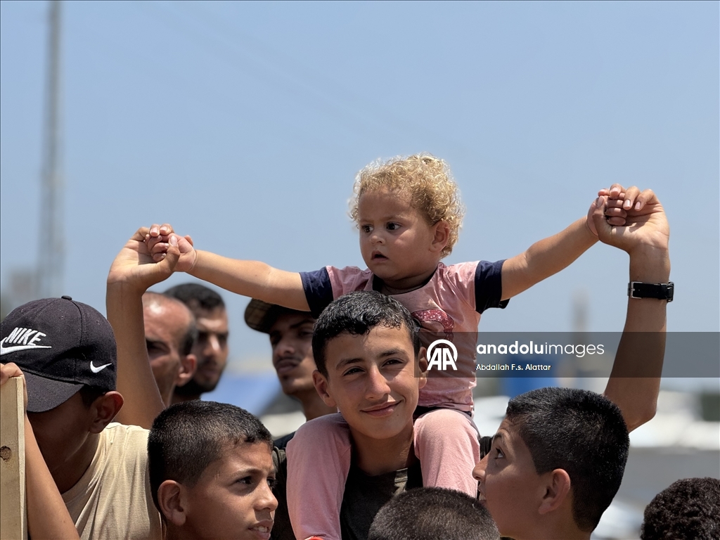 Gönüllü gençler, savaşın masum mağdurları Gazzeli çocukların yüzünü güldürdü