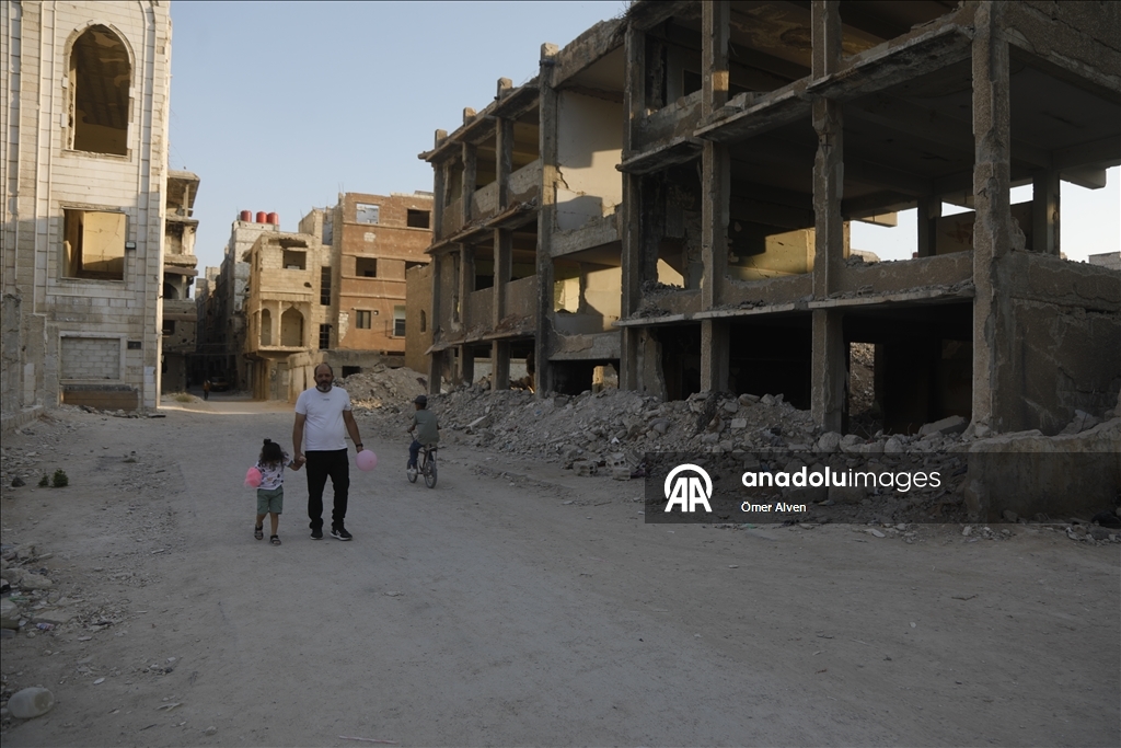 Suriye'nin başkenti Şam'da Filistinlilerin yaşadığı Yarmuk Kampı'nda Kurban Bayramı