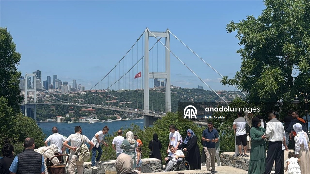 İstanbul'da bayramın üçüncü gününde vatandaşlar sahil ve parklara akın etti
