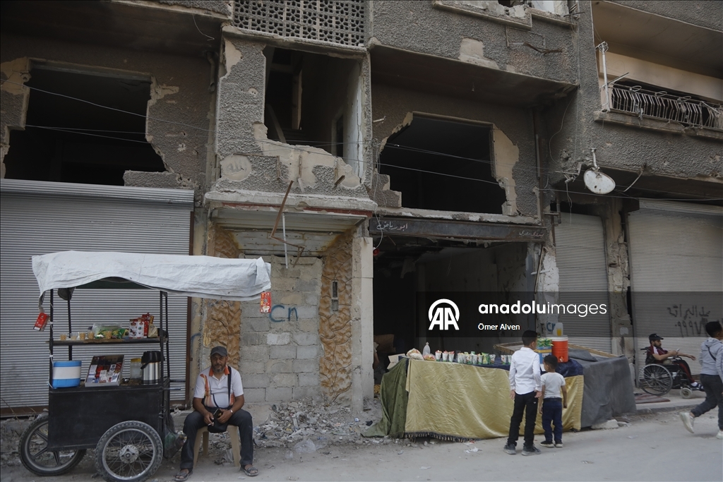 Suriye'nin başkenti Şam'da Filistinlilerin yaşadığı Yarmuk Kampı'nda Kurban Bayramı