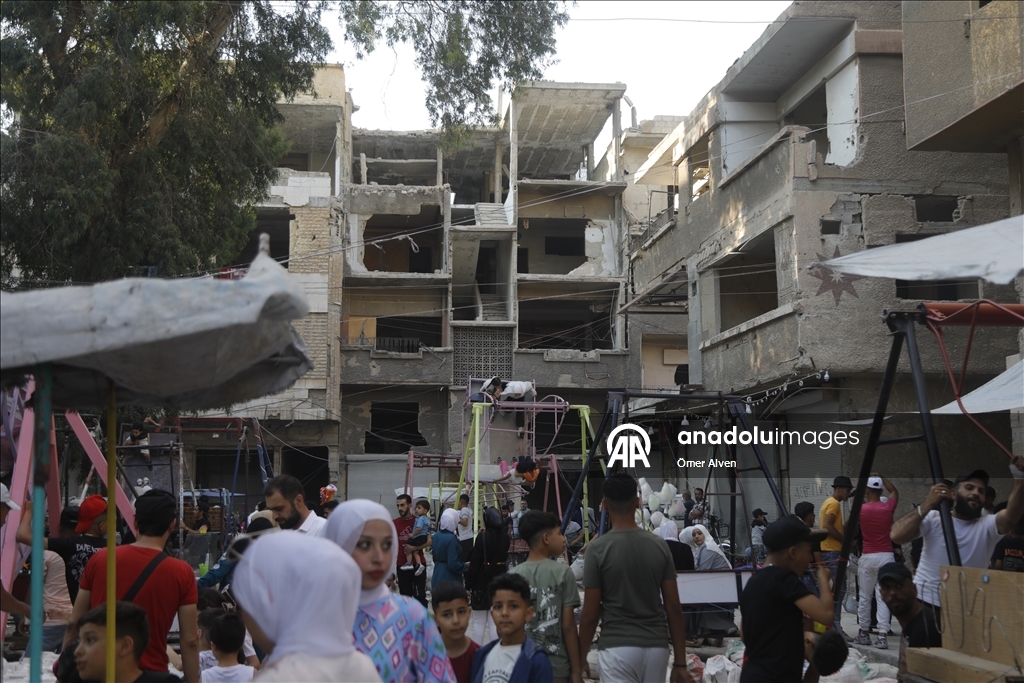 Suriye'nin başkenti Şam'da Filistinlilerin yaşadığı Yarmuk Kampı'nda Kurban Bayramı