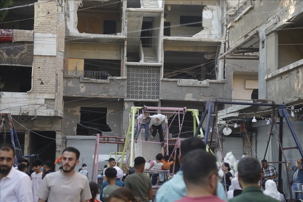 Suriye'nin başkenti Şam'da Filistinlilerin yaşadığı Yarmuk Kampı'nda Kurban Bayramı