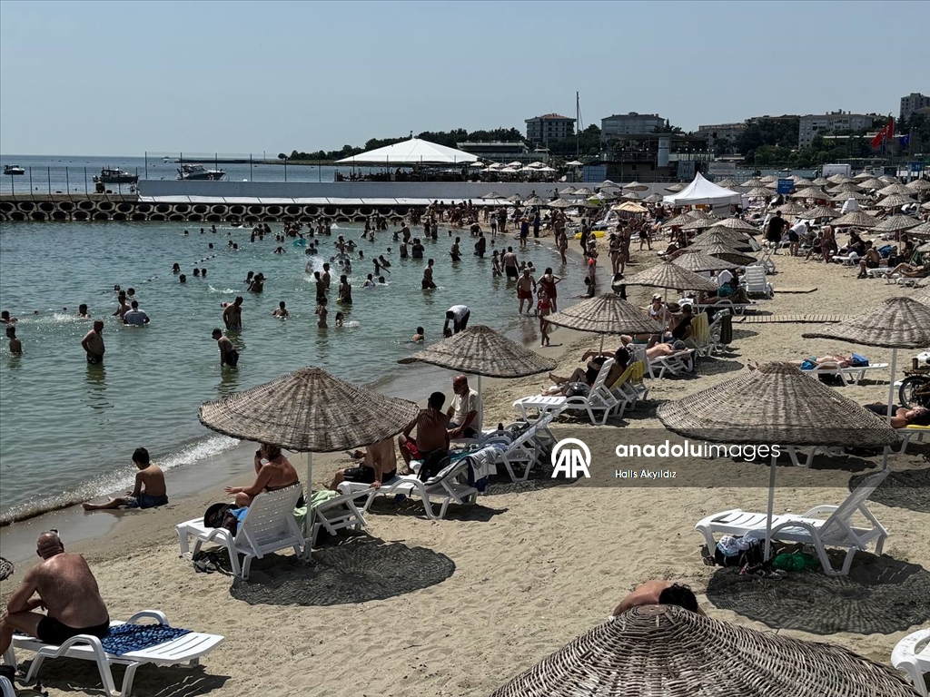 İstanbul'da bayramın üçüncü gününde vatandaşlar sahil ve parklara akın etti