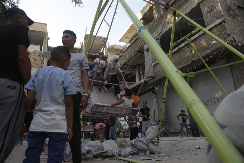 Suriye'nin başkenti Şam'da Filistinlilerin yaşadığı Yarmuk Kampı'nda Kurban Bayramı