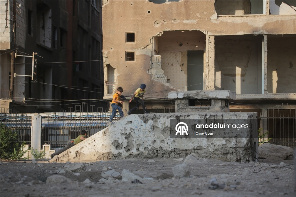 Suriye'nin başkenti Şam'da Filistinlilerin yaşadığı Yarmuk Kampı'nda Kurban Bayramı